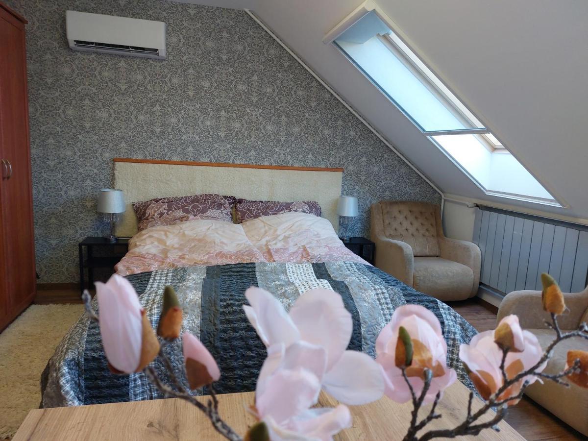 Summer House Apartman Debrecen Esterno foto